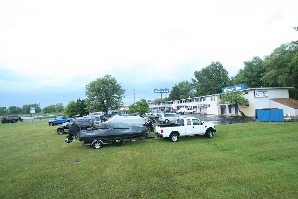 Budget Motel *